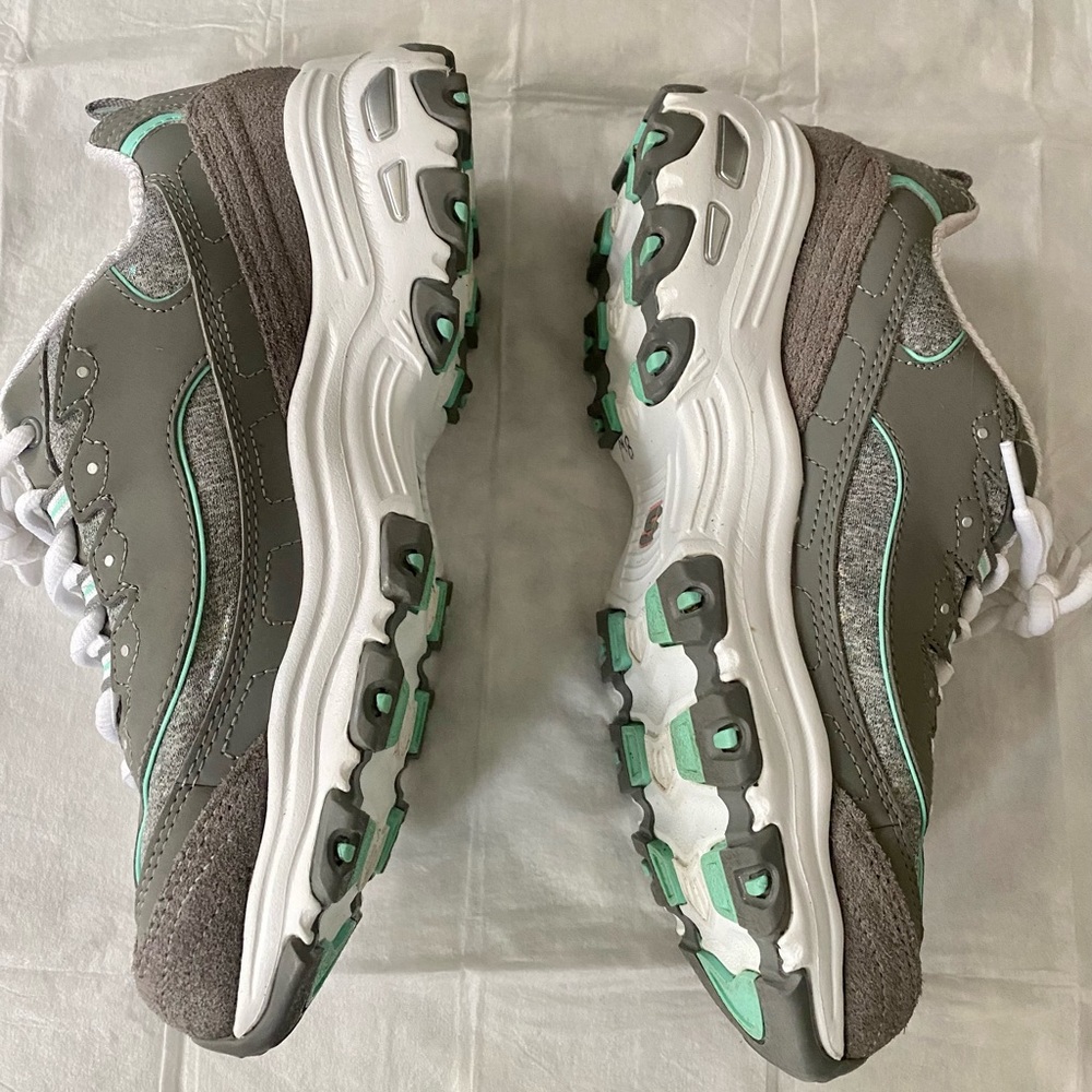 Skechers D’Lites Memory Foam 8 Wide